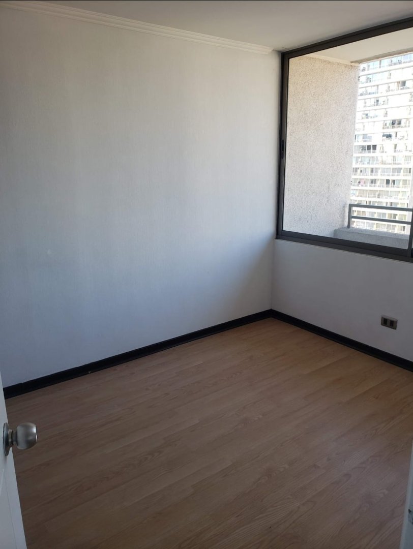 Amplio departamento tipo Mariposa en santiago Centro, sector Parque Almagro con Estacionamiento.