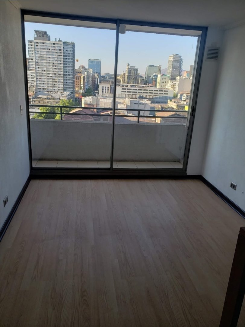 Amplio departamento tipo Mariposa en santiago Centro, sector Parque Almagro con Estacionamiento.